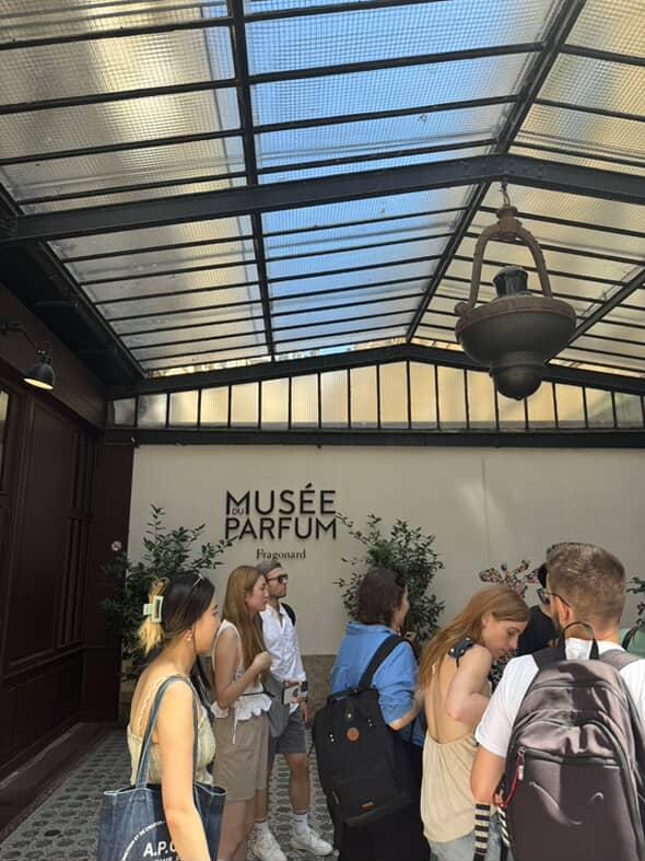 international students visiting Fragonard Paris
