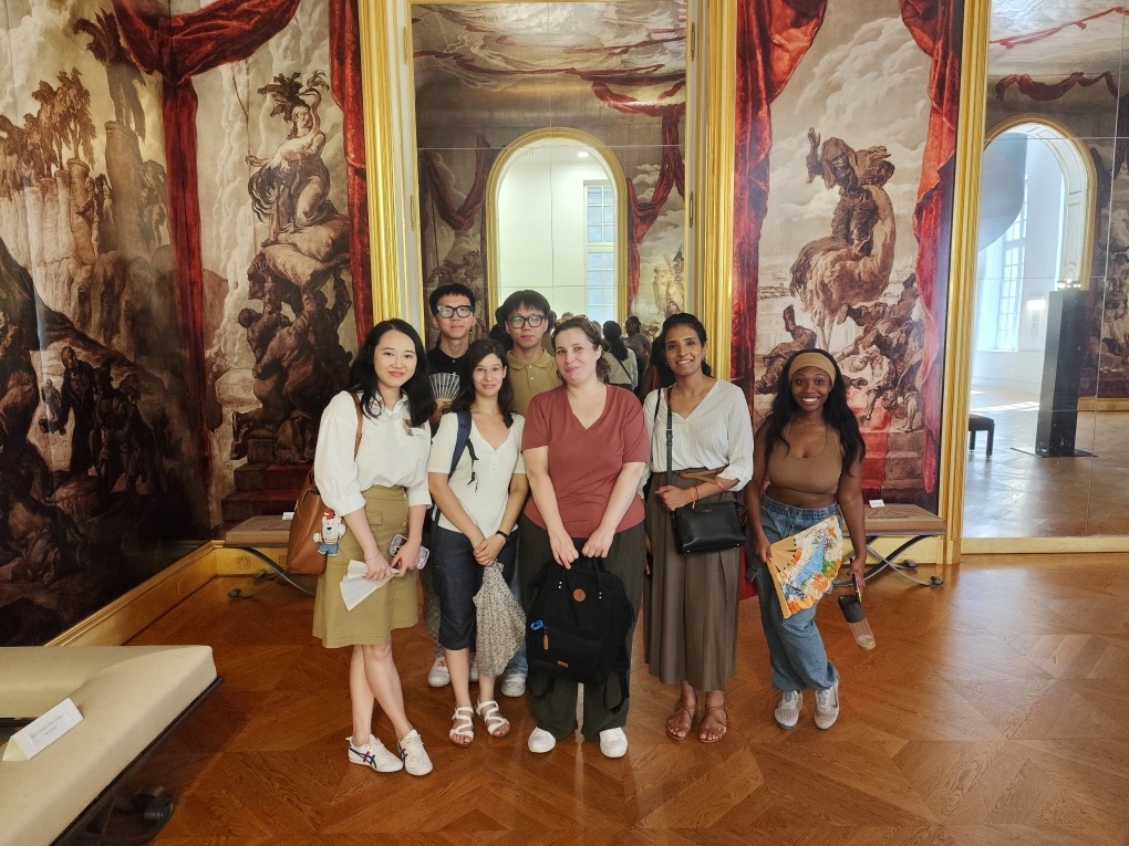 international students visiting Carnavalet Paris